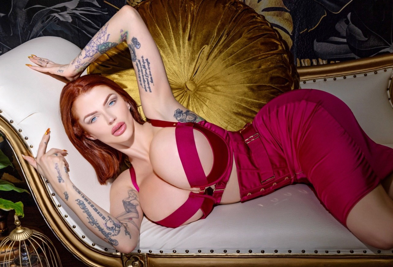 Joslyn James вставила в жопу свечу чтобы поздравить мужа с днюхой Joslyn James вставила в жопу свечу чтобы поздравить мужа с днюхой